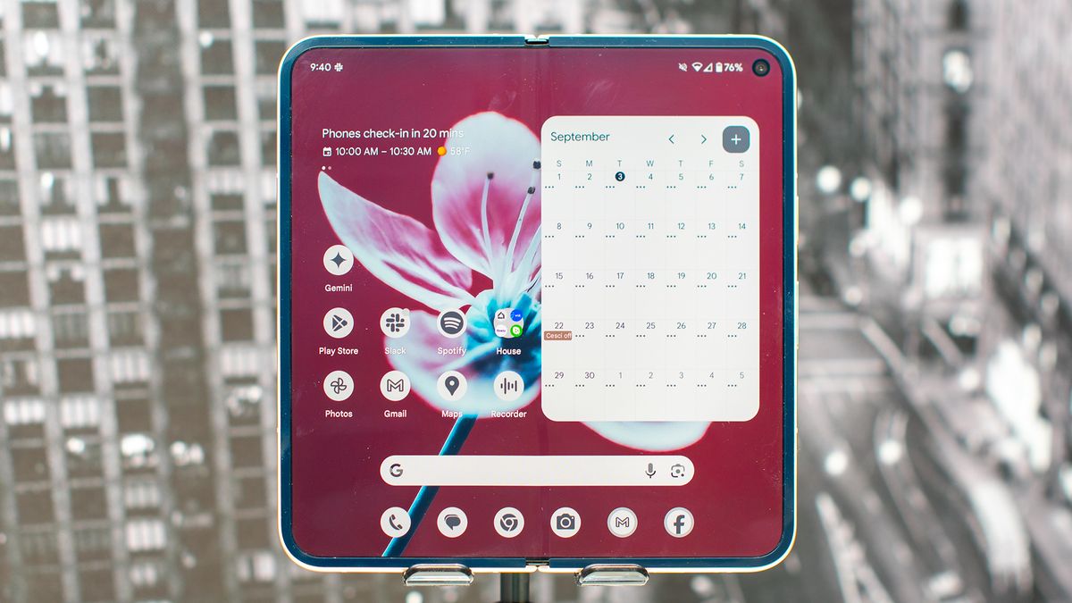 Apple's Foldable IPhone: Liquid Metal Hinge Durability