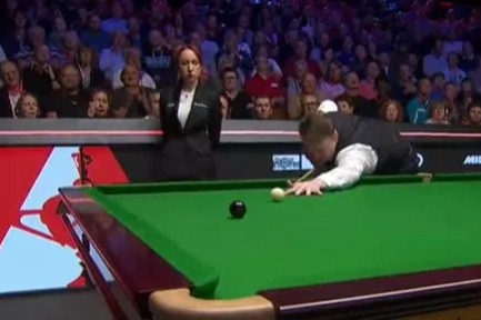 Crucible Crowd Stunned: Murphy's Trick Shot