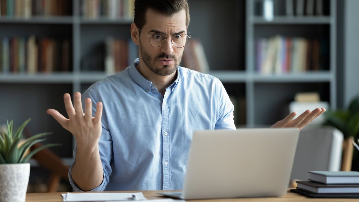 Microsoft's Windows 11 Push: A Total Disaster?