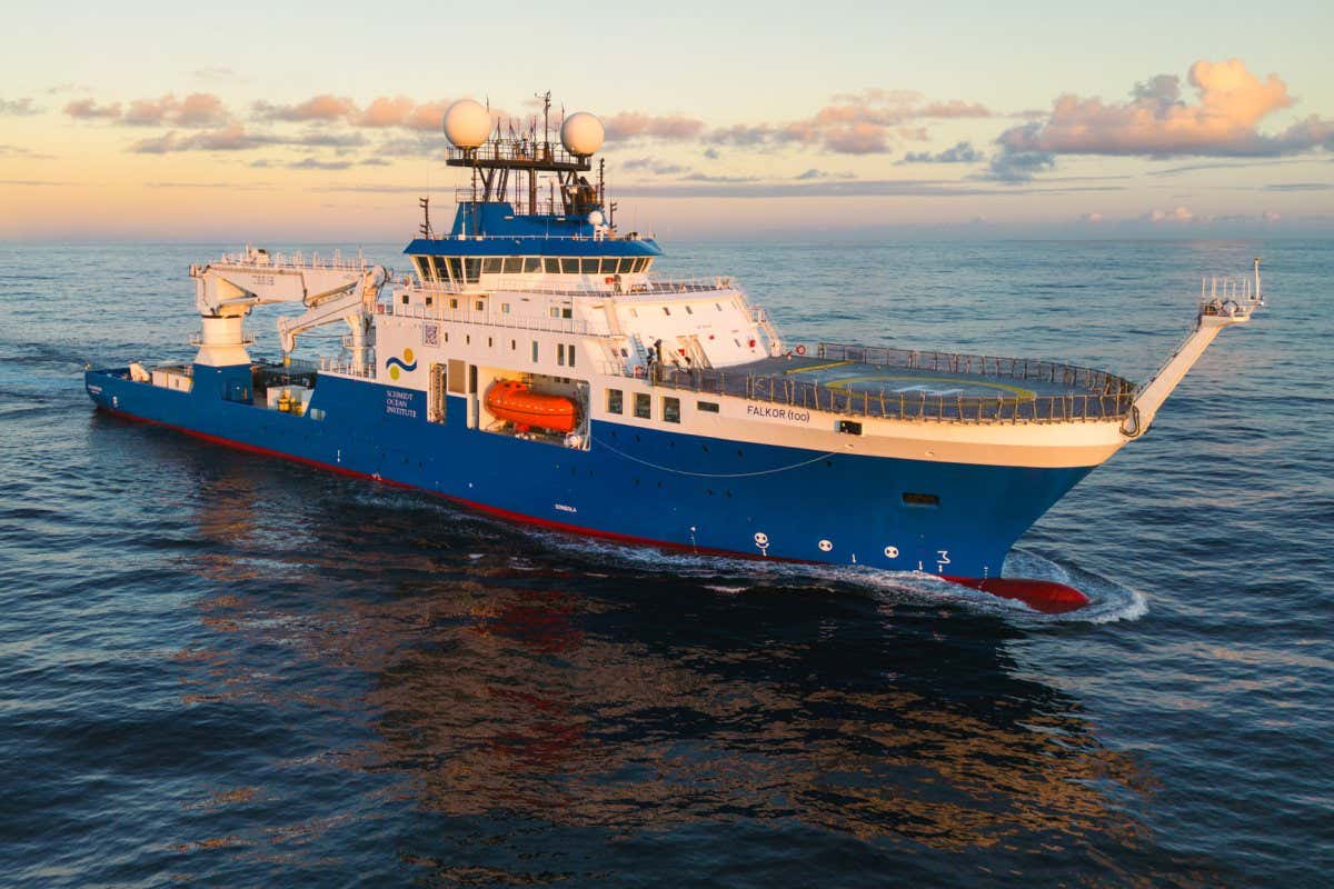 New Life Hunt: High-Tech Research Vessel Deploys